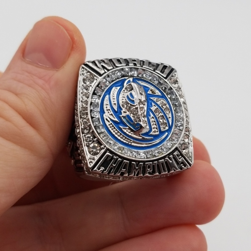 Dallas Mavericks 2011 Fan Championship Ring Dirk - Picture 3 of 7
